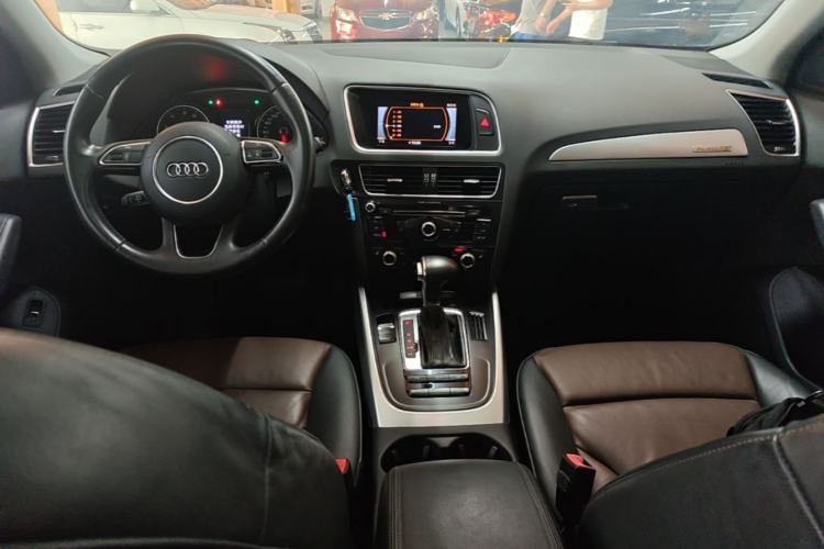 Used Audi Q5 2016 40 TFSI Technology Edition Center Console