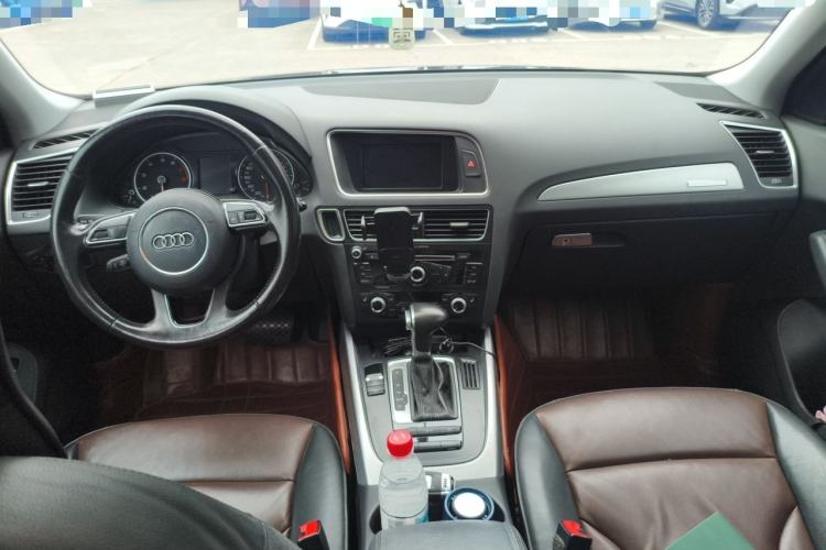 Used Audi Q5 2016 40 TFSI Technology Edition Center Console