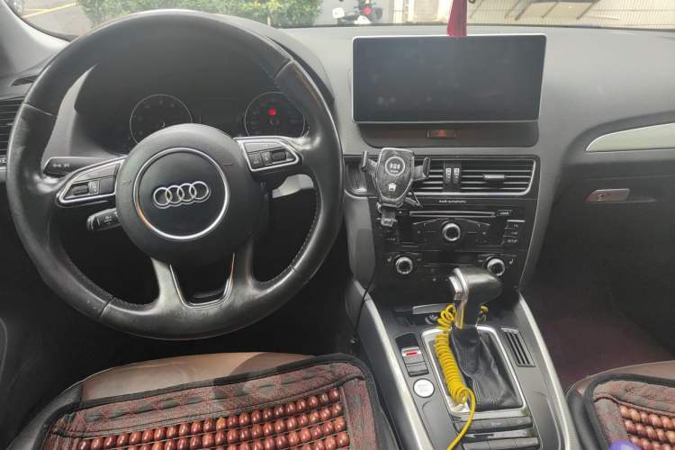 Used Audi Q5 2016 40 TFSI Technology Edition Center Console
