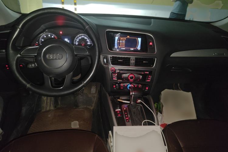 Used Audi Q5 2016 40 TFSI Trendy Edition Center Console