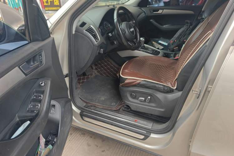 Used Audi Q5 2016 40 TFSI Trendy Edition Driver Seat
