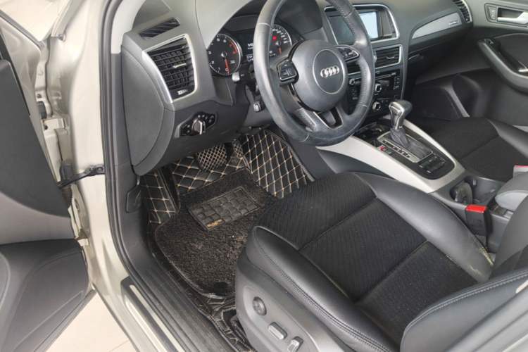 Used Audi Q5 2016 40 TFSI Trendy Edition Driver Seat