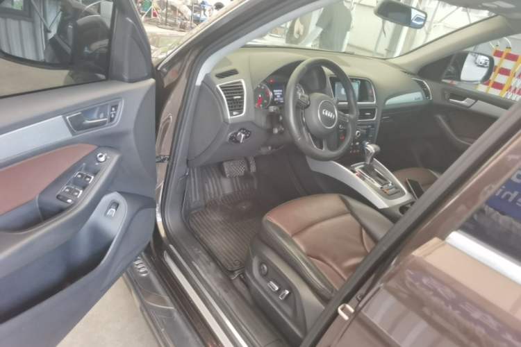 Used Audi Q5 2016 40 TFSI Technology Edition Driver Seat