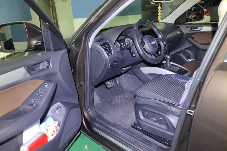 Used Audi Q5 2016 40 TFSI Technology Edition Driver Seat
