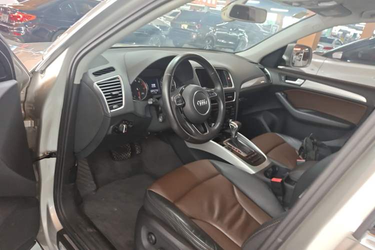 Used Audi Q5 2016 40 TFSI Technology Edition Driver Seat