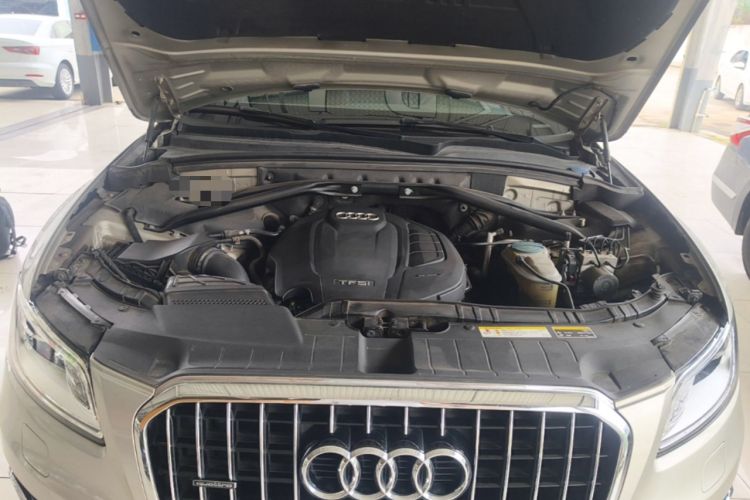 Used Audi Q5 2016 40 TFSI Trendy Edition Engine Bay