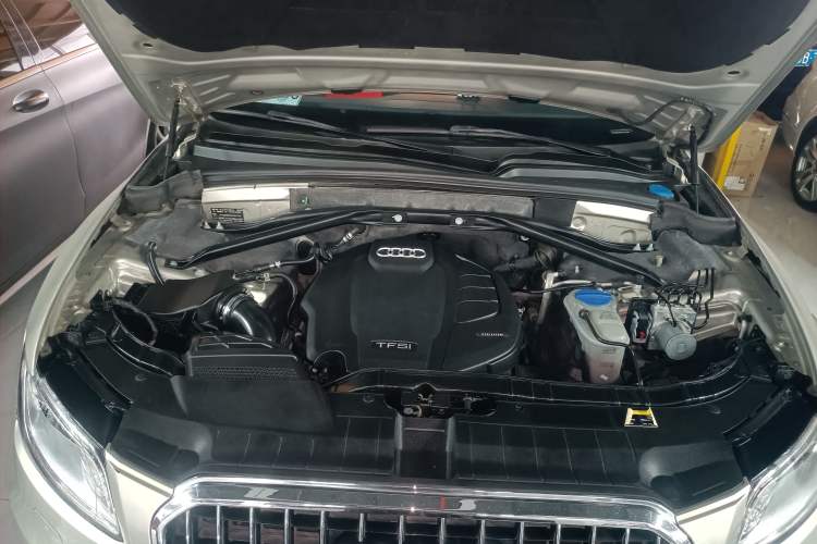 Used Audi Q5 2016 40 TFSI Trendy Edition Engine Bay