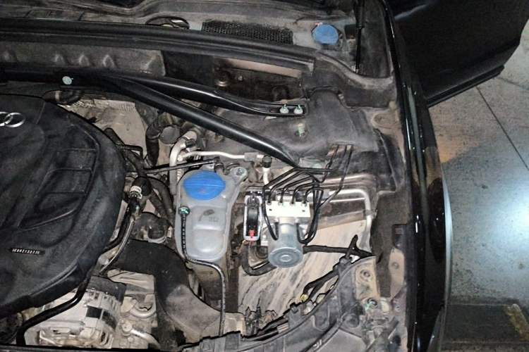 Used Audi Q5 2016 40 TFSI Technology Edition Engine Bay Left