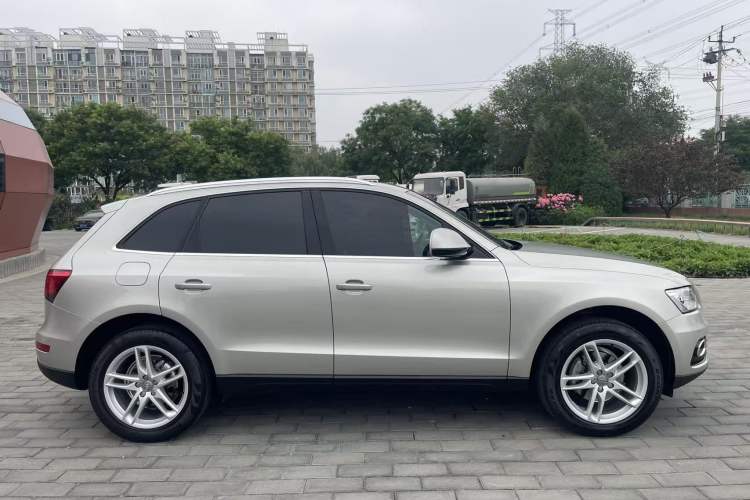 Used Audi Q5 2016 40 TFSI Comfort Model Exterior 3