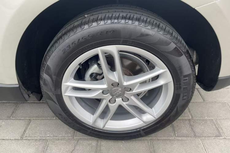 Used Audi Q5 2016 40 TFSI Comfort Model Exterior 9