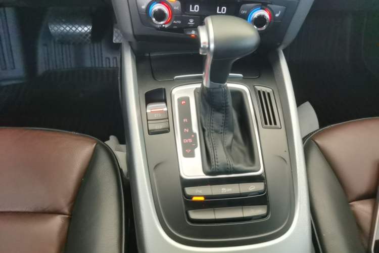 Used Audi Q5 2016 40 TFSI Technology Edition Gear Lever