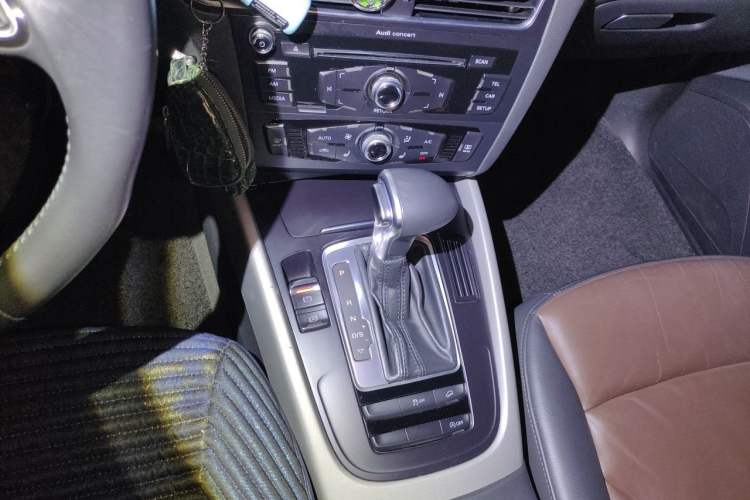 Used Audi Q5 2016 40 TFSI Technology Edition Gear Lever