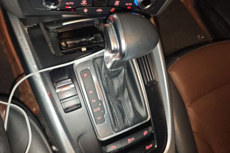 Used Audi Q5 2016 40 TFSI Technology Edition Gear Lever