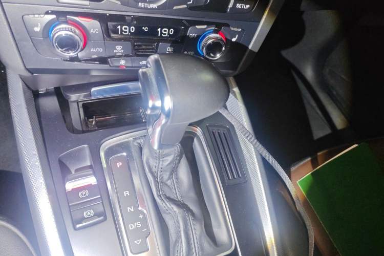 Used Audi Q5 2016 40 TFSI Technology Edition Gear Lever
