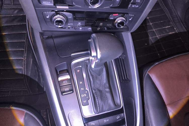 Used Audi Q5 2016 40 TFSI Technology Edition Gear Lever