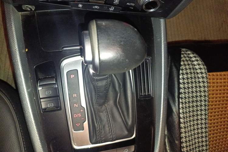 Used Audi Q5 2016 40 TFSI Technology Edition Gear Lever