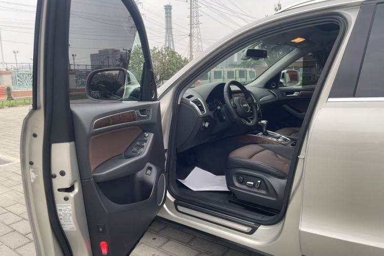 Used Audi Q5 2016 40 TFSI Comfort Model Interior 3