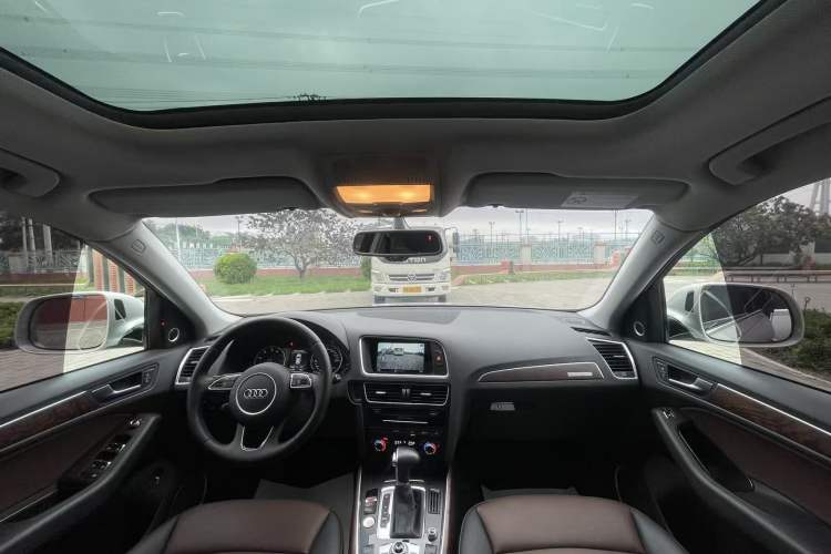 Used Audi Q5 2016 40 TFSI Comfort Model Interior 5