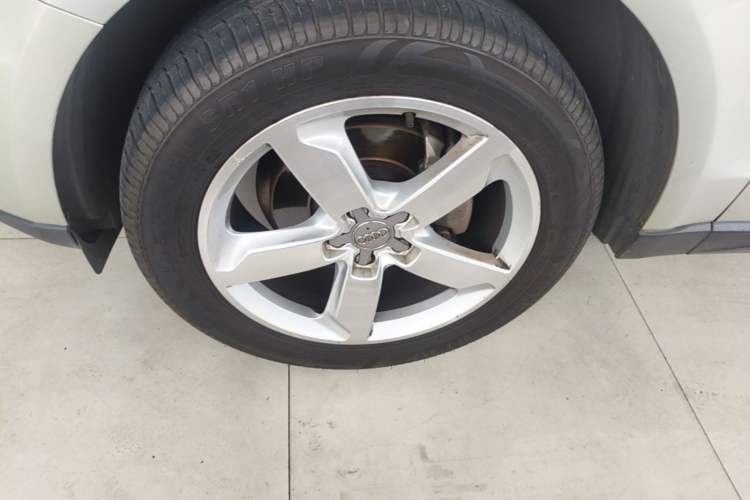Used Audi Q5 2016 40 TFSI Trendy Edition Left Front Wheel Hub