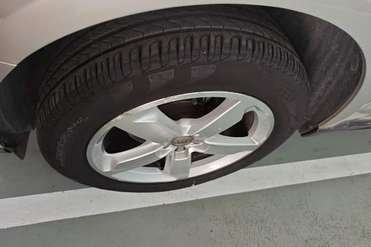 Used Audi Q5 2016 40 TFSI Technology Edition Left Front Wheel Hub