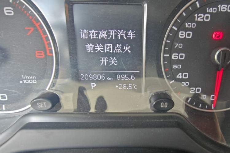 Used Audi Q5 2016 40 TFSI Trendy Edition Odometer Close Up