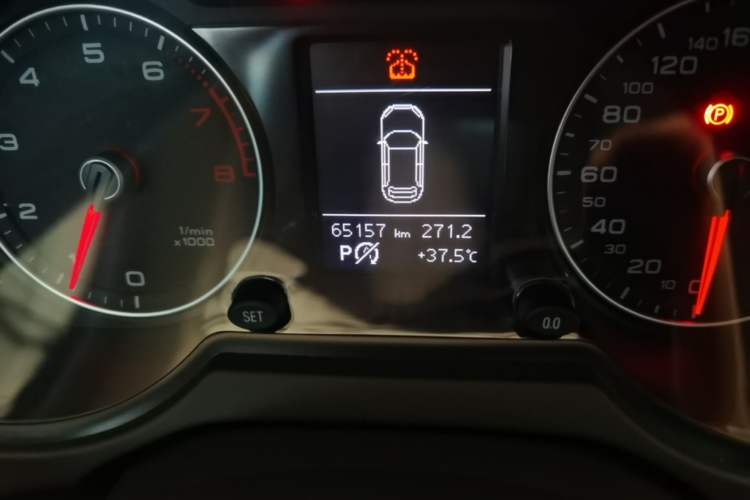 Used Audi Q5 2016 40 TFSI Technology Edition Odometer Close Up
