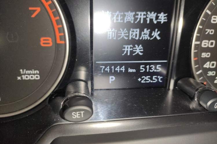 Used Audi Q5 2016 40 TFSI Technology Edition Odometer Close Up
