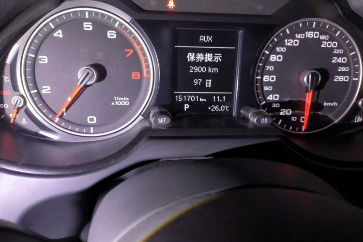Used Audi Q5 2016 40 TFSI Trendy Edition Odometer Close Up