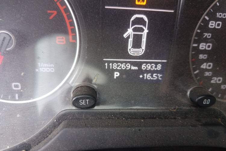 Used Audi Q5 2016 40 TFSI Technology Edition Odometer Close Up
