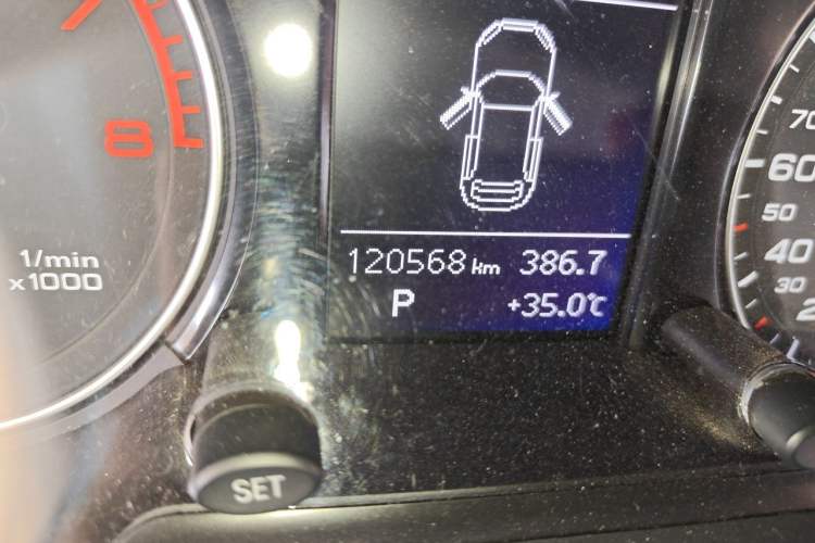 Used Audi Q5 2016 40 TFSI Technology Edition Odometer Close Up