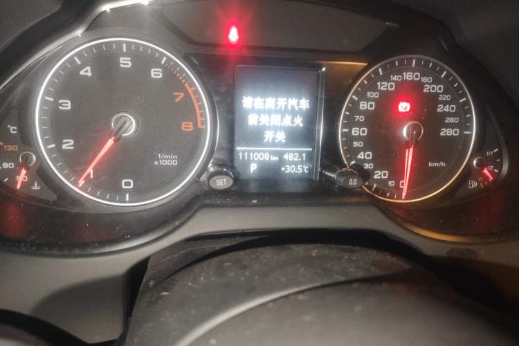 Used Audi Q5 2016 40 TFSI Trendy Edition Odometer Close Up