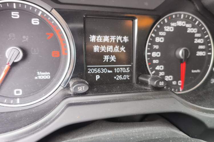 Used Audi Q5 2016 40 TFSI Technology Edition Odometer Close Up