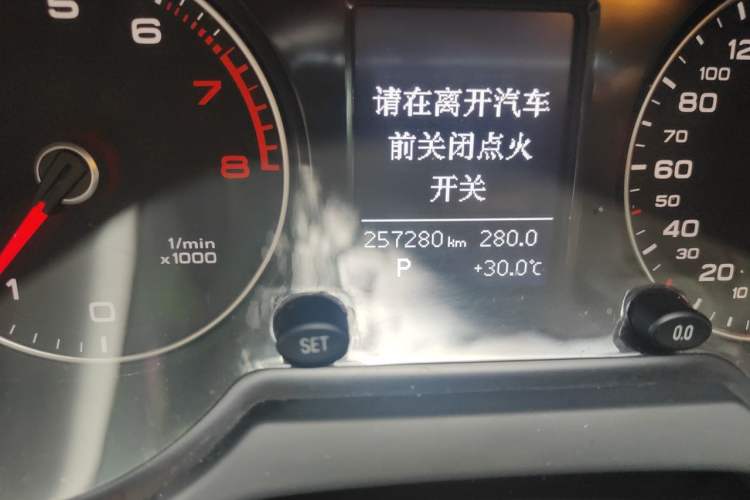 Used Audi Q5 2016 40 TFSI Technology Edition Odometer Close Up