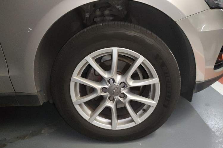 Used Audi Q5 2016 40 TFSI Trendy Edition Right Front Wheel Hub