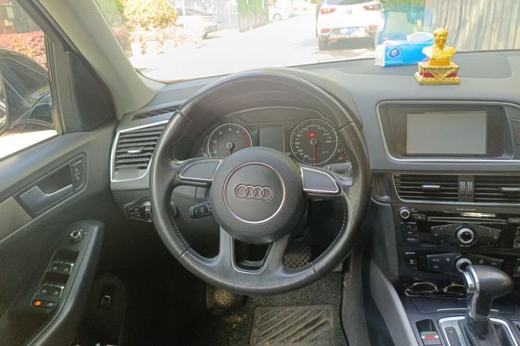Used Audi Q5 2016 40 TFSI Trendy Edition Steering Wheel