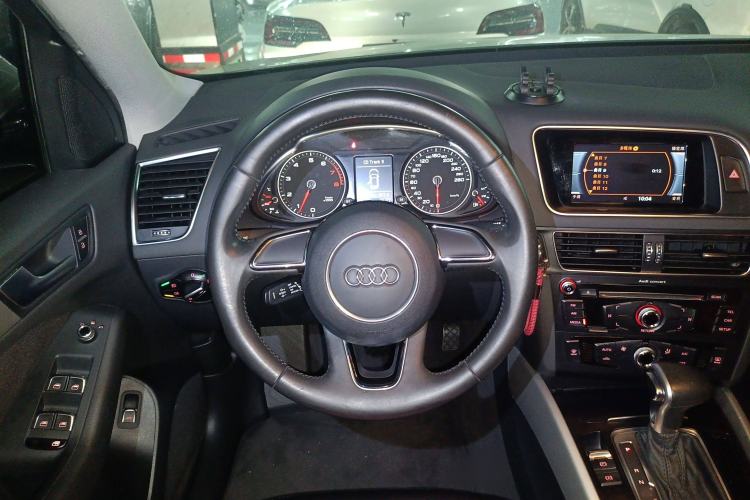 Used Audi Q5 2016 40 TFSI Trendy Edition Steering Wheel