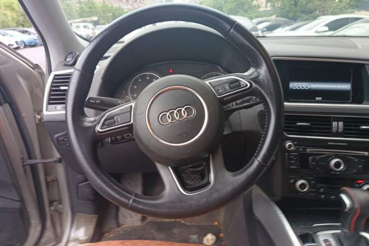 Used Audi Q5 2016 40 TFSI Technology Edition Steering Wheel