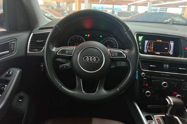Used Audi Q5 2016 40 TFSI Technology Edition Steering Wheel