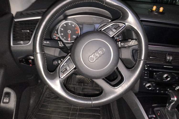 Used Audi Q5 2016 40 TFSI Technology Edition Steering Wheel