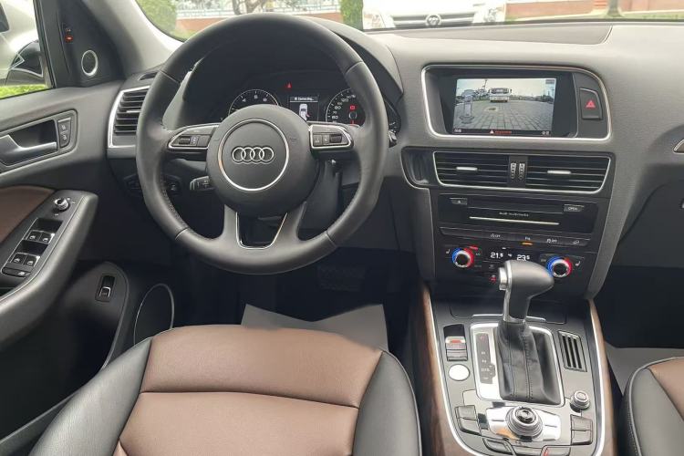 Used Audi Q5 2016 40 TFSI Comfort Model Steering Wheel