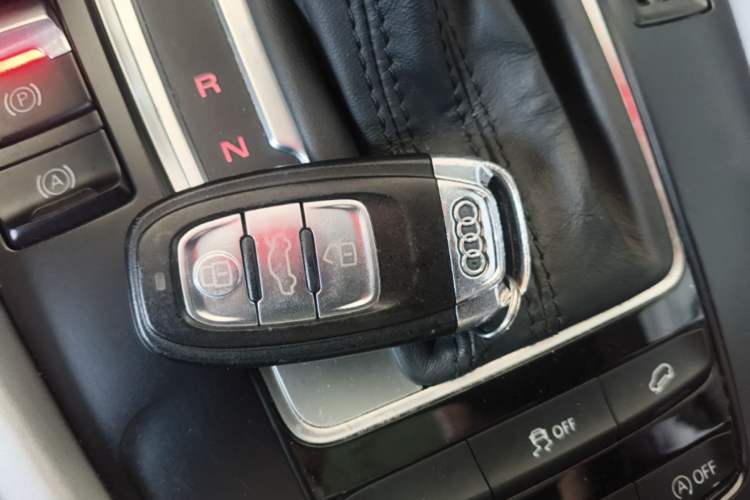 Used Audi Q5 2016 40 TFSI Trendy Edition Vehicle Key