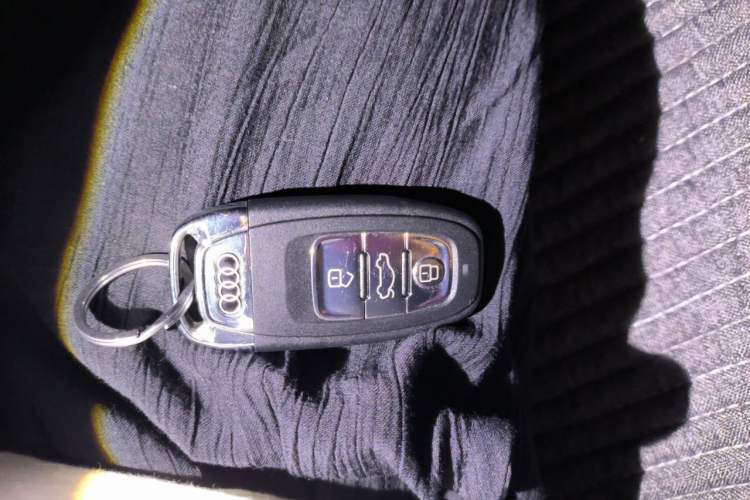 Used Audi Q5 2016 40 TFSI Trendy Edition Vehicle Key