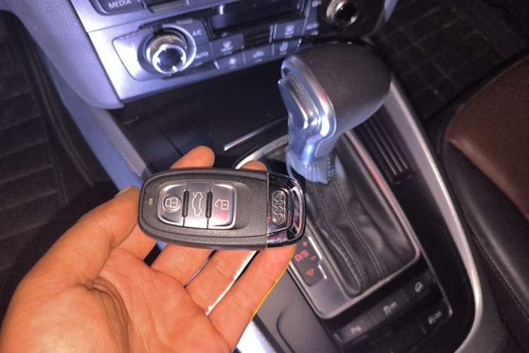 Used Audi Q5 2016 40 TFSI Technology Edition Vehicle Key