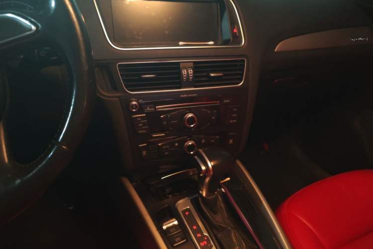 Used Audi Q5 2016 40 TFSI Trendy Edition Audio And AC Panel