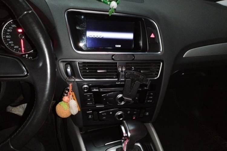 Used Audi Q5 2016 40 TFSI Trendy Edition Audio And AC Panel