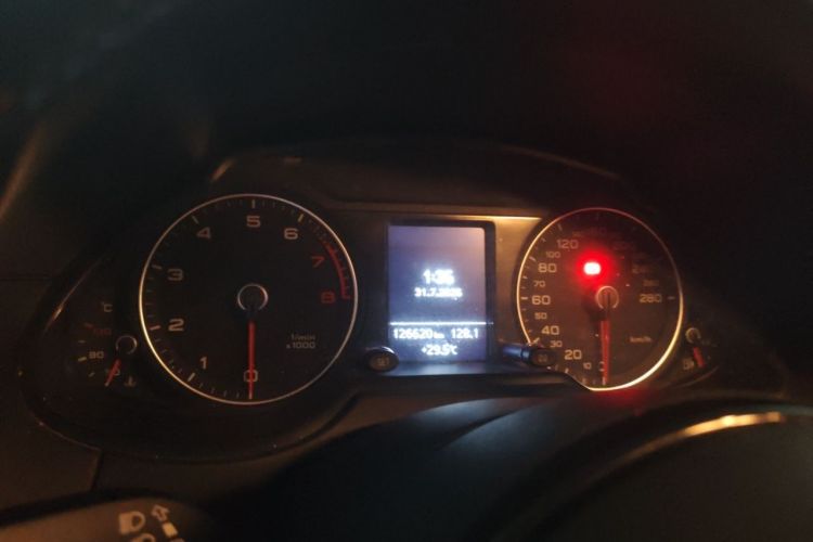 Used Audi Q5 2016 40 TFSI Trendy Edition Odometer Close Up