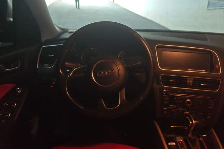 Used Audi Q5 2016 40 TFSI Trendy Edition Steering Wheel