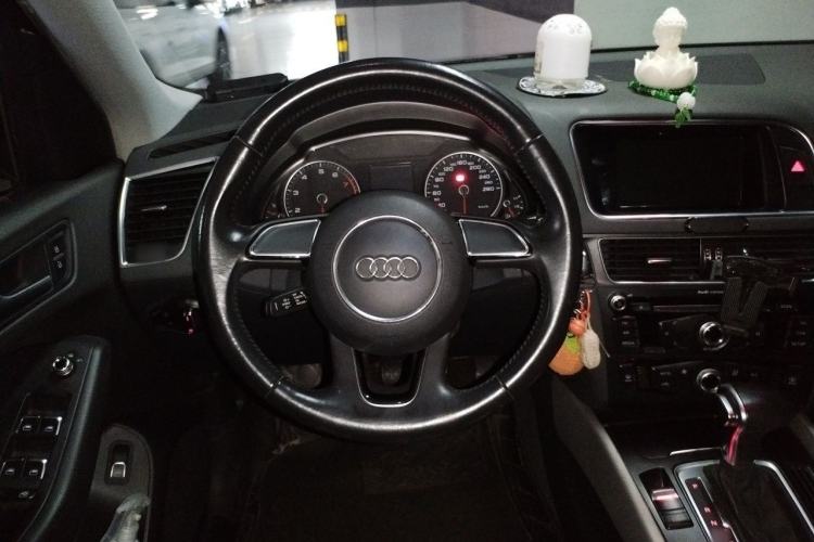 Used Audi Q5 2016 40 TFSI Trendy Edition Steering Wheel