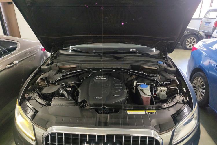 Used Audi Q5 2016 40 TFSI Trendy Edition Engine Bay