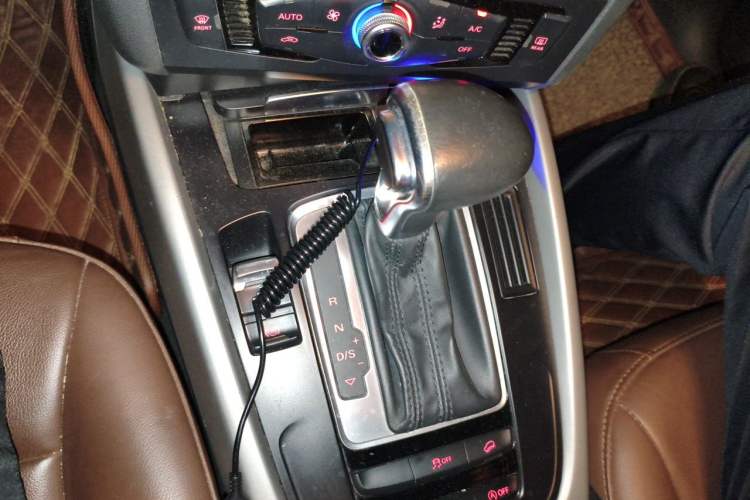 Used Audi Q5 2016 40 TFSI Trendy Edition Gear Lever